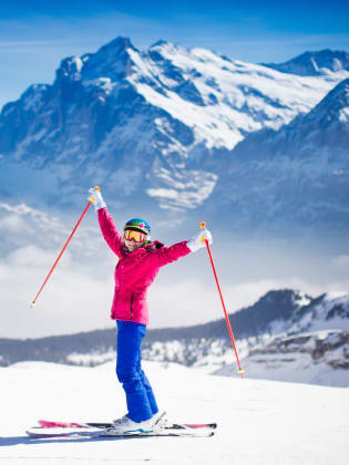 Skifahren in der Schweiz © FamVeld/iStock / Getty Images Plus via Getty Images