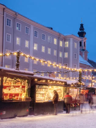 Weihnachtsmarkt in Salzburg, Österreich ©DaveLongMedia/E+ via Getty Images