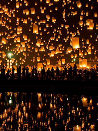 Yee-Peng Festival, Thailand ©iStock.com/Kawinnings