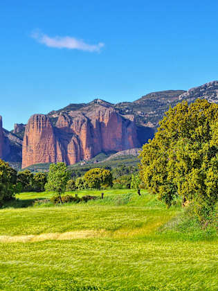 Landschaft mit roten Sandsteinfelsen.