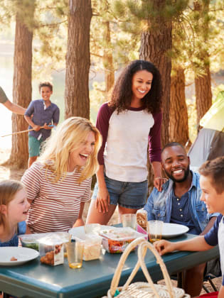 Familienausflug in den Wald © Monkey Business – stock.adobe.com