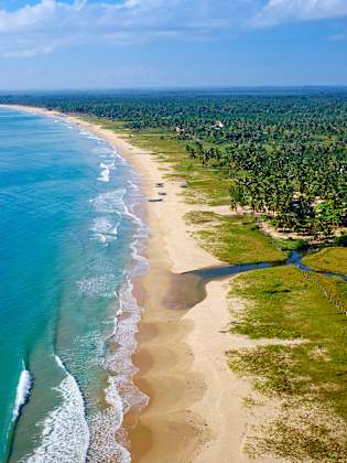 Kalkudah Beach, Sri Lanka © Tuul & Bruno Morandi/The Image Bank via Getty Images