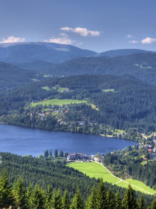 Panoramablick auf den Titisee, Schwarzwald, Baden-Württemberg, Deutschland.