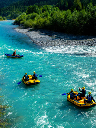 Eine Raftingtour auf dem Lech ist ein Erlebnis für die Abenteuerlustigen unter euch © spuno - stock.adobe.com