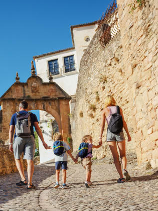 Spaziergang in der Altstadt von Rond, Spanien