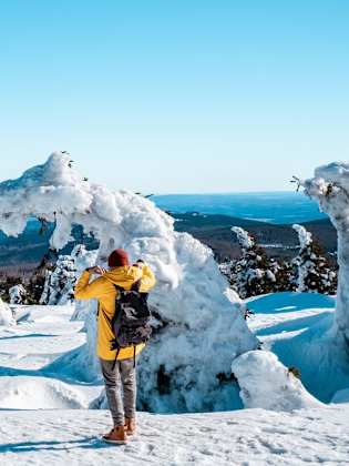 Der Brocken hält im Winter besondere Wandererlebnisse bereit. © istock/fokkebok