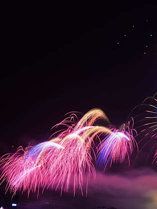 Rund um den Globus und auch in Deutschland gibt es immer mehr Drohnenshows. © imago images/VCG/Gengchen Zhou