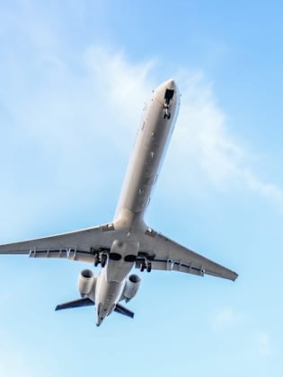 Wenn Du nicht in einer Krisenregion zwischenlanden möchtest, stehen Dir genug Alternativen zur Verfügung. © istock/Aeronautpix