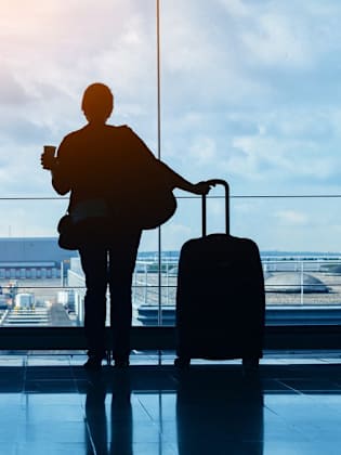 Das Umsteigen am Flughafen muss nicht immer stressig sein. © iStock via Getty/anyaberkut