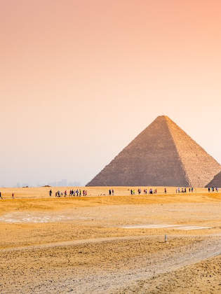 Auch 2026 gehören die Pyramiden von Gizeh zu den beliebtesten Sehenswürdigkeiten der Welt. © iStock via Getty/MaRabelo