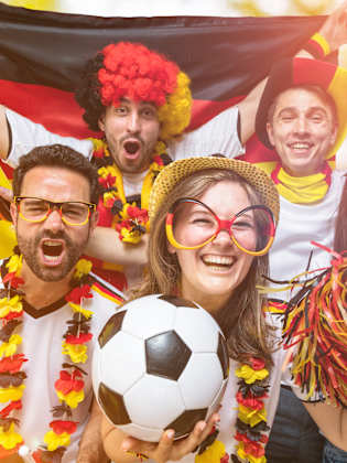 Deutsche Fußballfans beim Public Viewing.