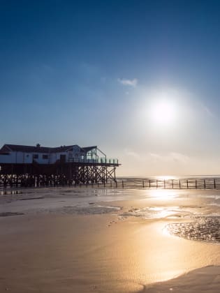 Haus auf Pfählen am Strand von ST. Peter-Ording