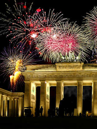 Feuerwerk überm Brandenburger Tor