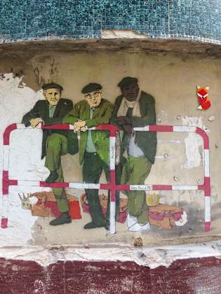 Graffiti von drei Männern mit Baskenmütze in Palma