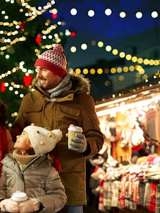 Weihnachtsmarkt mit Kinder ©shutter-2046002537
