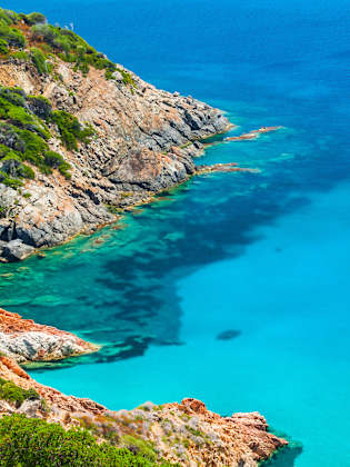 Korsika, Küste Sommer Landschaft mit Yachten