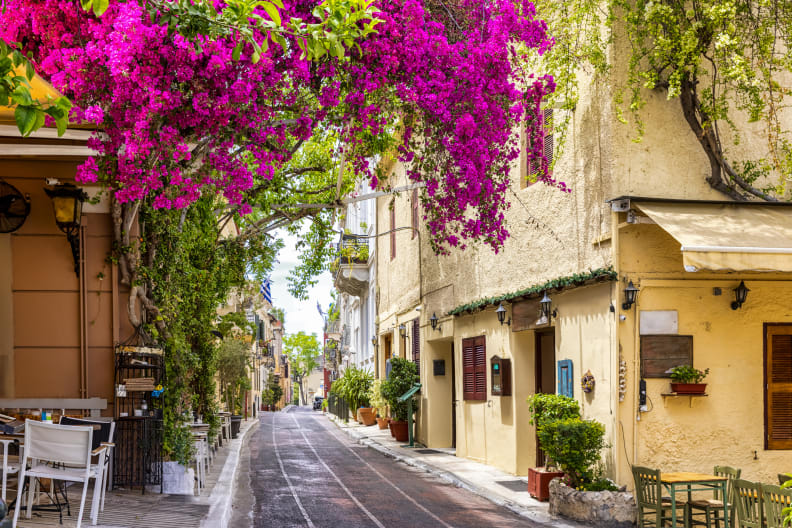 Altstadt Plaka von Athen, Griechenland © SHansche/iStock / Getty Images Plus via Getty Images