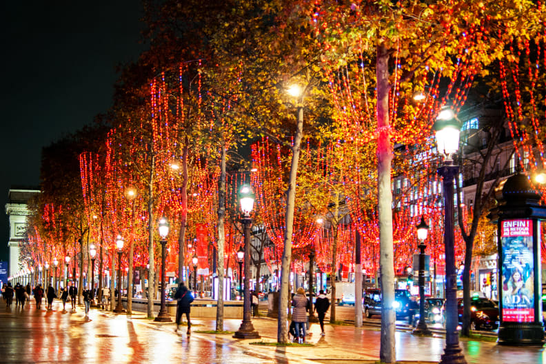 Champs Elysées an Weihnachten © legna69/iStock Unreleased