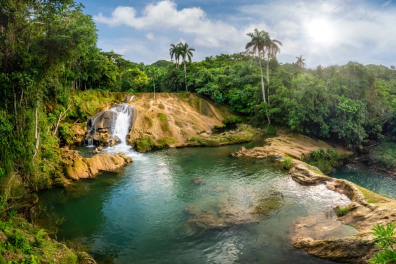El Nicho Wasserfälle, Kuba © Eloi_Omella/iStock / Getty Images Plus via Getty Images