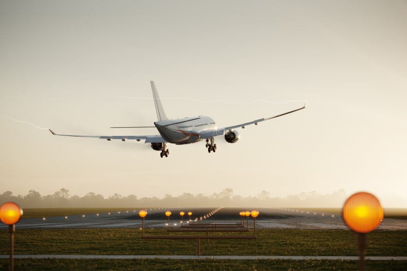 Flugzeug im Landeanflug © alvarez/E+ via Getty Images