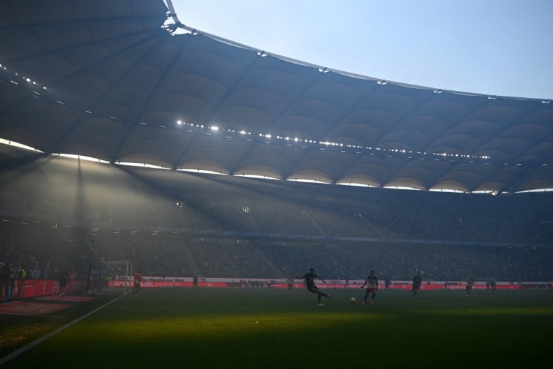 Fußball im Volksparkstadion, Hamburg © Stuart Franklin/Getty Images Sport via Getty Images