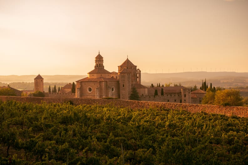 Das Kloster Santa Maria de Poblet in der Morgensonne © stock.adobe.com - Rubende Antonio