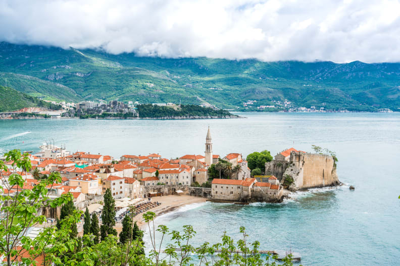 Montengro Budva Stadt©/ CHUNYIP WONG/ E+/ via Getty Images