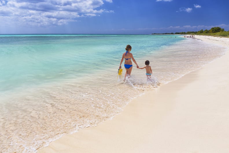 Mutter und Kind am Strand, Mexiko © David Santiago Garcia / Aurora Photos/Cavan via Getty Images