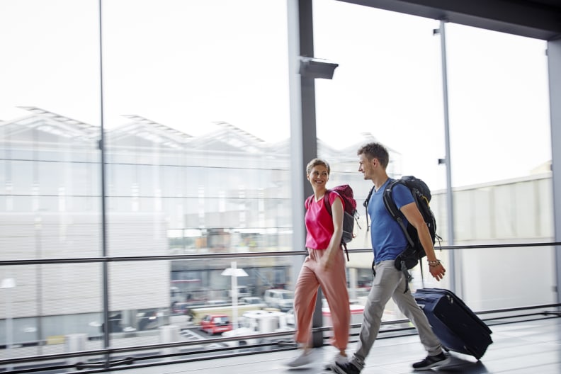 Paar am Flughafen ©Westend61/Westend61 via  Getty Images