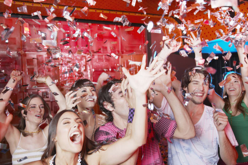 Party in einer Diskothek © Paul Bradbury/OJO Images via Getty Images