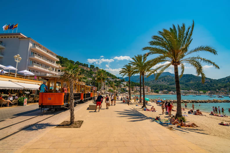 Der Rote Blitz in Port de Sóller, Mallorca, Spanien