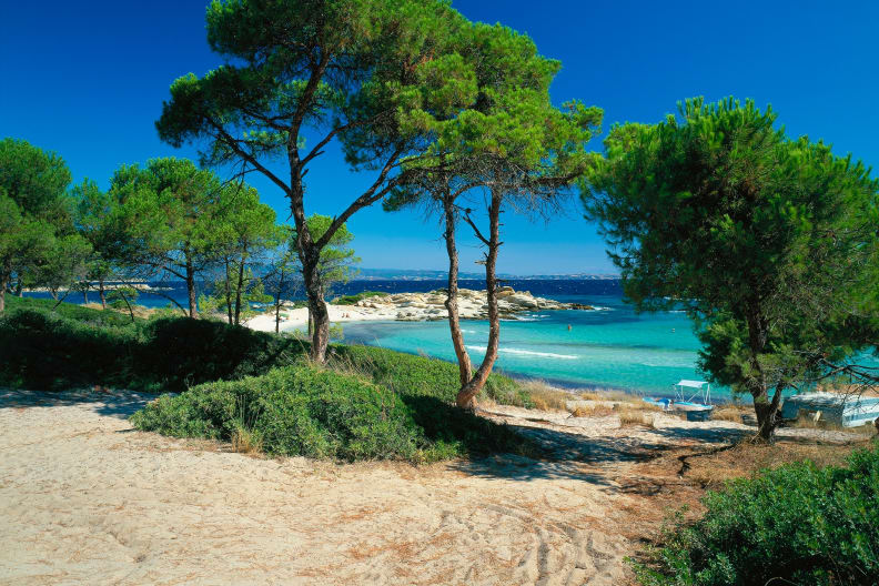 Strandbucht der Vourvourou Halbinsel, Vourvourou, Sithonia, Chalkidiki, Griechenland ©Günter Gräfenhain/HUBER IMAGES