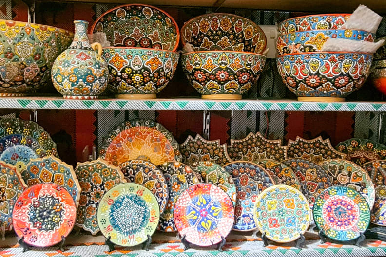 Traditionelle Keramik, Oman © Besides the Obvious/iStock Editorial / Getty Images Plus via Getty Images