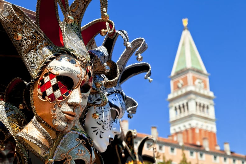 Typische venezianische Karnevalsmaske ©Metin Bul/iStock / Getty Images Plus via Getty Images