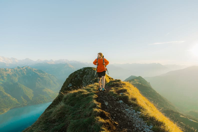 Wandern in den Alpen © Oleh_Slobodeniuk/E+ via Getty Images