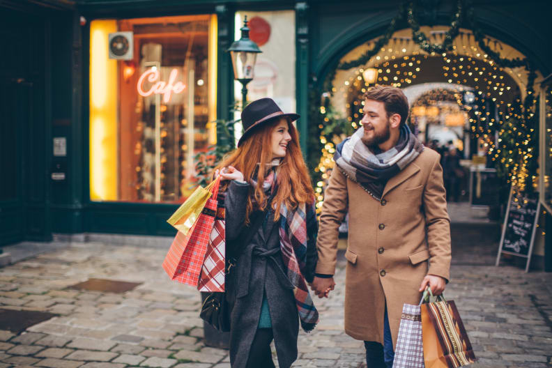 Weihnachtsshopping © svetikd/E+ via Getty Images