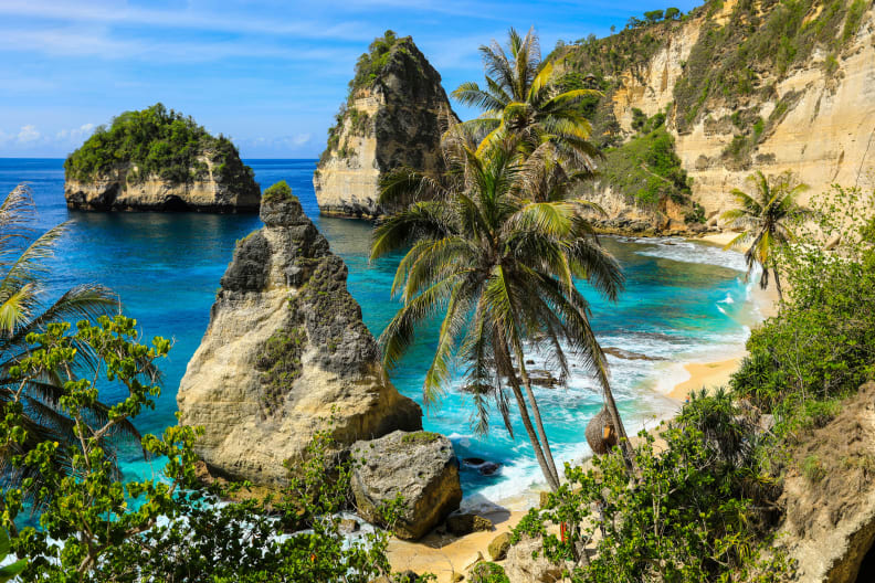 Wunderschöner Ausblick Diamantenstrand in Bali © iStock.com/EoNaYa