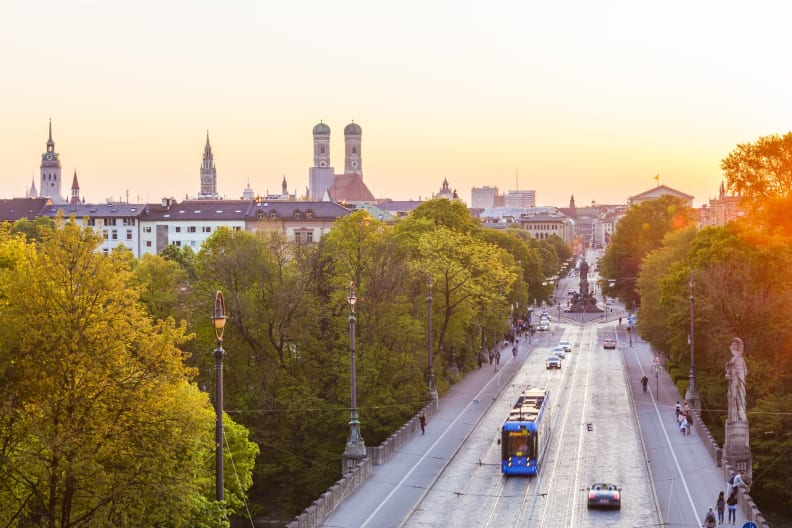 Blick auf die Maximilianstraße in München.