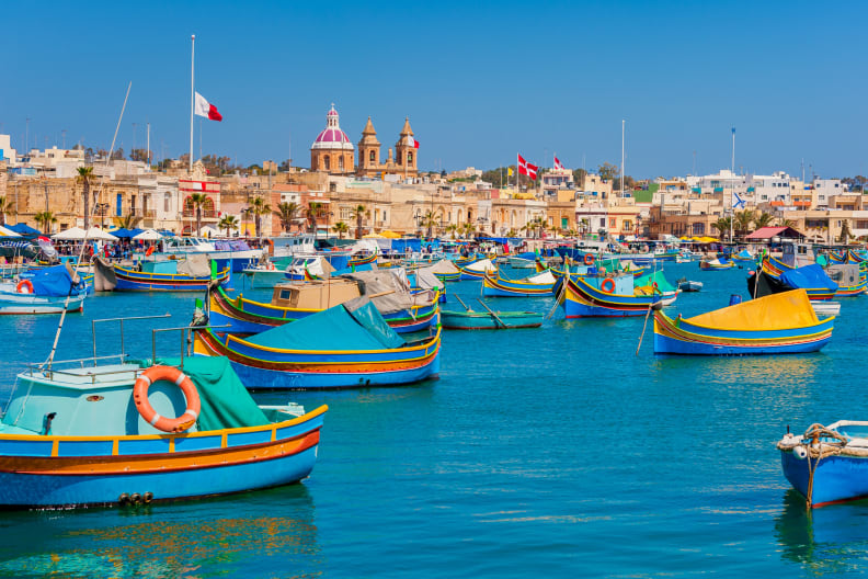 Boote im Wasser vor Marsaxlokk, Malta