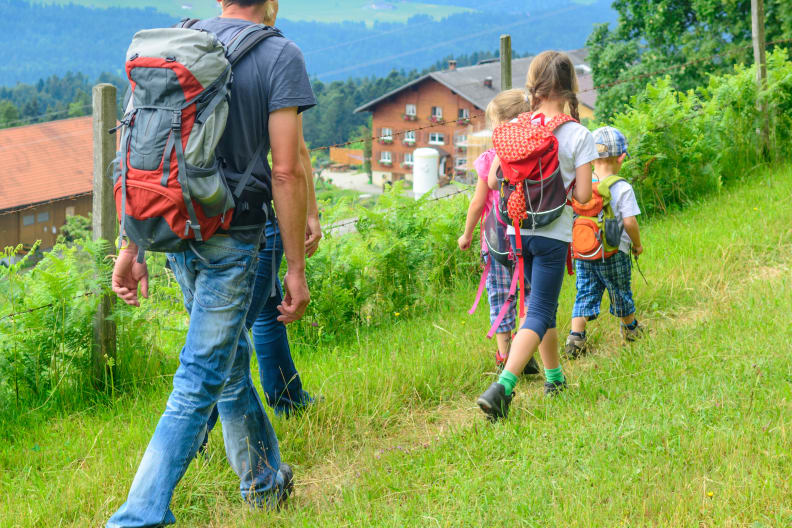 Familienwanderung © ARochau - stock.adobe.com