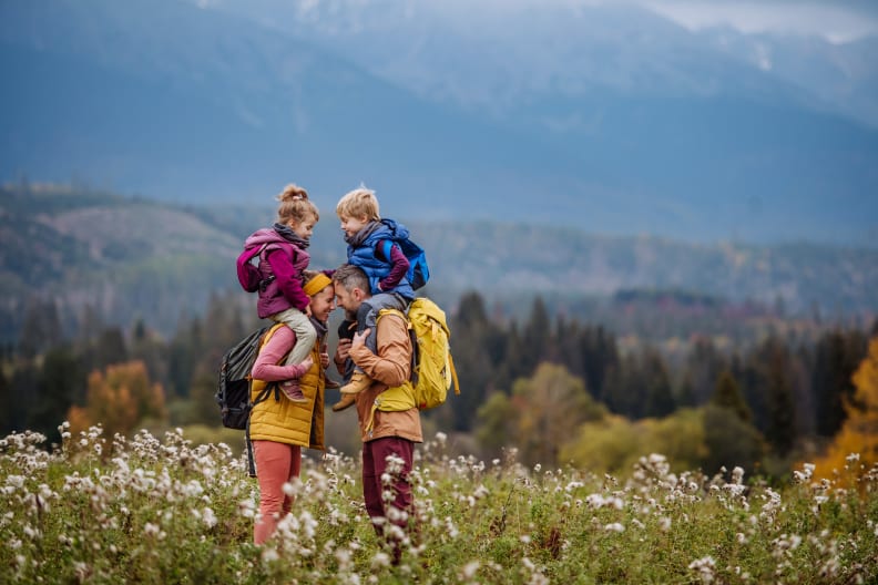 Familienwanderung © Halfpoint - stock.adobe.com