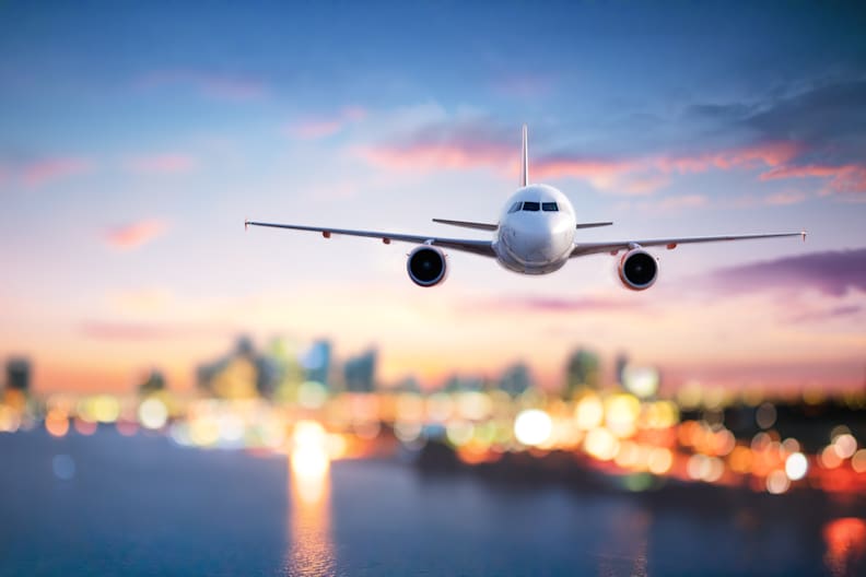 Ein Flugzeug in der Luft.