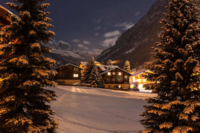 Das Taschtal in Zermatt bei Nacht.