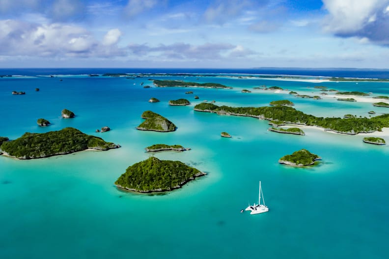 Blick auf mehrere kleine Inseln