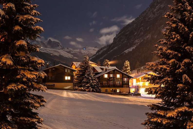 Du willst ohne Knallgeräusche und Feinstaub ins Neue Jahr starten? In der Schweiz ist das besonders häufig möglich. © VogelSP/iStock