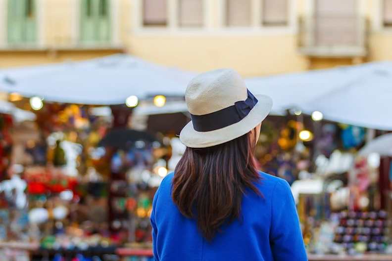 Ganz allein in einem Land mit fremder Sprache? Viele junge Menschen können kaum abwarten, bis es soweit ist. © Shutterstock.com/ Littleaom