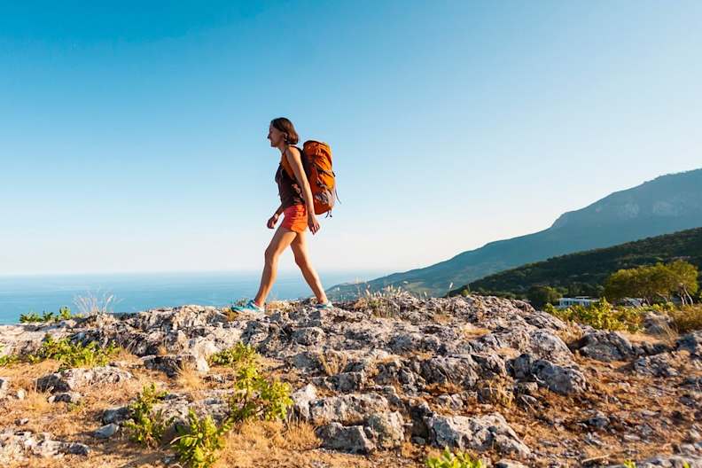 Beim Wandern im Sommer kann die Hitze eine entscheidende Rolle spielen. © zhukovvvlad/Shutterstock.com
