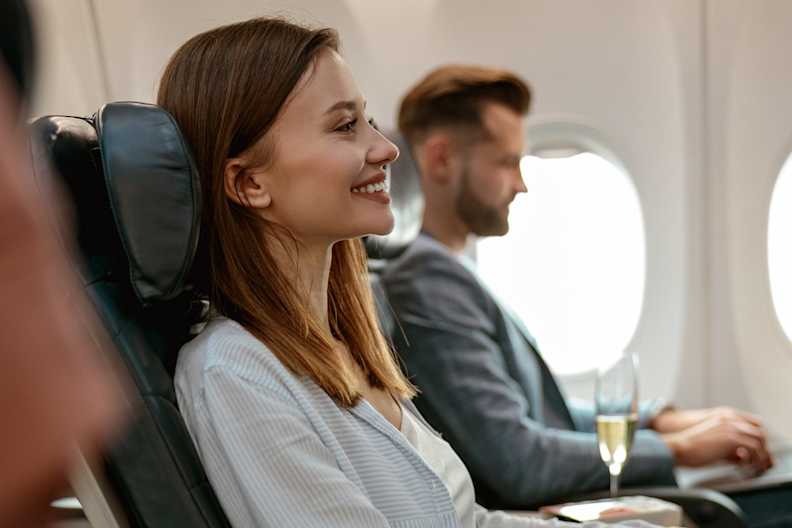 Richtig vorbereitet werden Langstreckenflüge zum gelungenen Auftakt in den Urlaub. © Friends Stock/Shutterstock.com