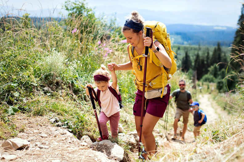 Viele Kinder haben am Wandern große Freude. © Ground Picture/Shutterstock.com