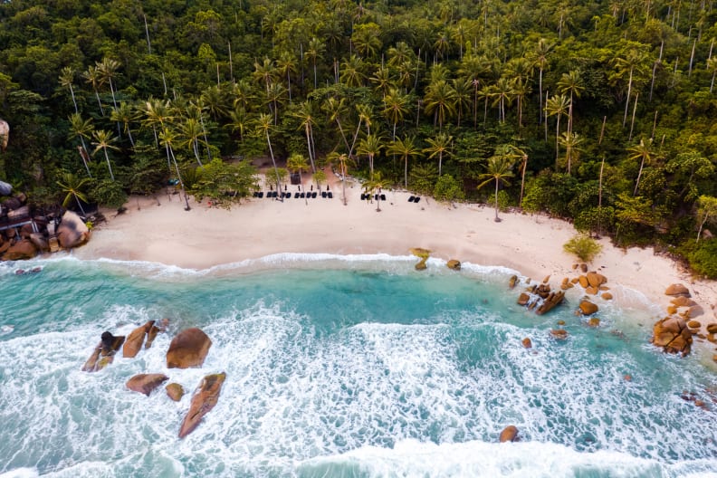 Strand auf Koh Samui, Thailand © Matteo Colombo/DigitalVision via Getty Images